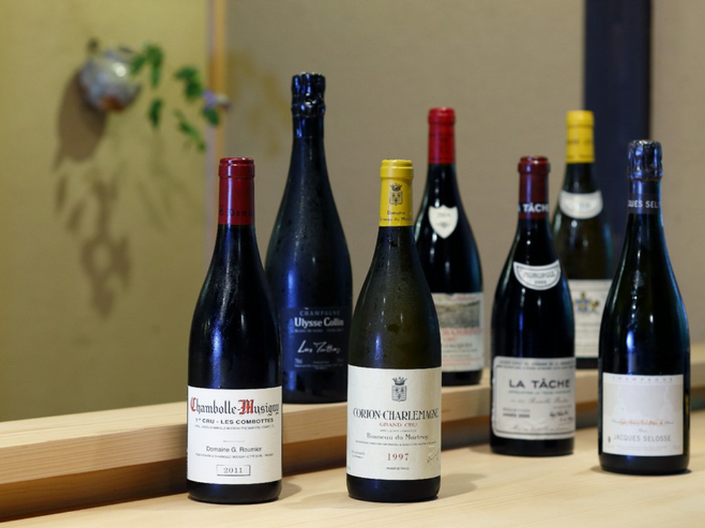 炭火の香りをさらに高めるワインが充実