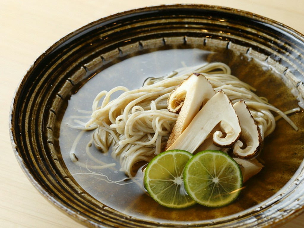 趣味ではじめたという締めに出される蕎麦も絶品
