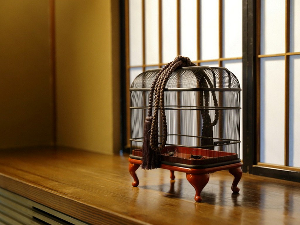 掛け軸や置物など、室内のしつらえでも季節を細やかに表現