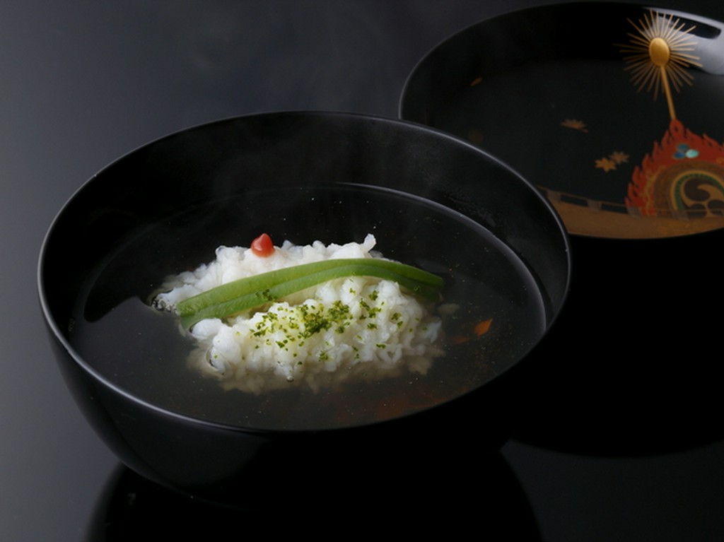 水の種類にまでこだわった、日本料理の要である『椀物』