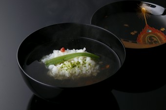 水の種類にまでこだわった、日本料理の要である『椀物』