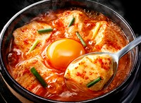 豚肉の旨味とあさりの風味がスンドゥブに染み込んだ王道スンドゥブ