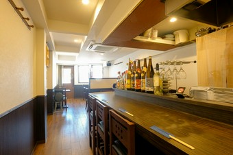 カフェのような雰囲気で、落ち着いてくつろげる居酒屋