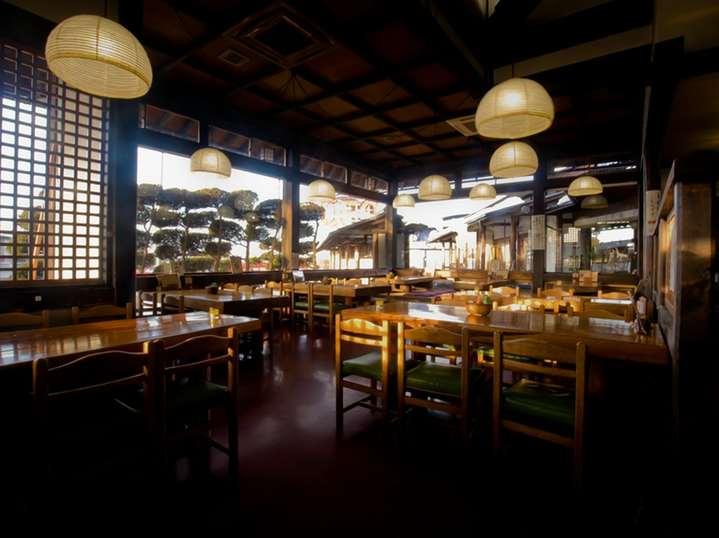 風情溢れる店内で打ちたて、茹でたてのそばを堪能