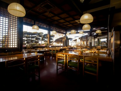 風情溢れる店内で打ちたて、茹でたてのそばを堪能