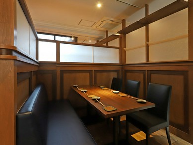 表参道の裏路地、静かさを纏い喧騒を忘れさせてくれる一軒家