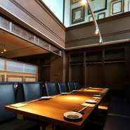 片面ソファー・片面椅子席