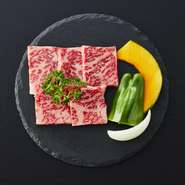 淡路牛 特選上ロース 2090円/淡路牛上カルビ 1375円/淡路牛カルビ 1100円/淡路牛モモ肉 1265円/淡路牛タレ漬肉 1100円