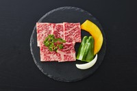 淡路牛 特選上ロース 2090円/淡路牛上カルビ 1375円/淡路牛カルビ 1100円/淡路牛モモ肉 1265円/淡路牛タレ漬肉 1100円