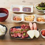 内容：淡路牛カルビ・特選ハラミ・白モツ・テッチャン・アカセン・あらびきウィンナー・淡路島玉ねぎ