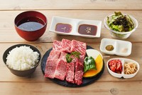 内容：淡路牛カルビ・神戸ポークプレミアム・淡路どりもも肉・あらびきウィンナー・ミニライス・スープ・小鉢・ジュース