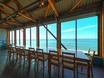 船上で食事を楽しんでいるような開放感。ぜひデートスポットに！