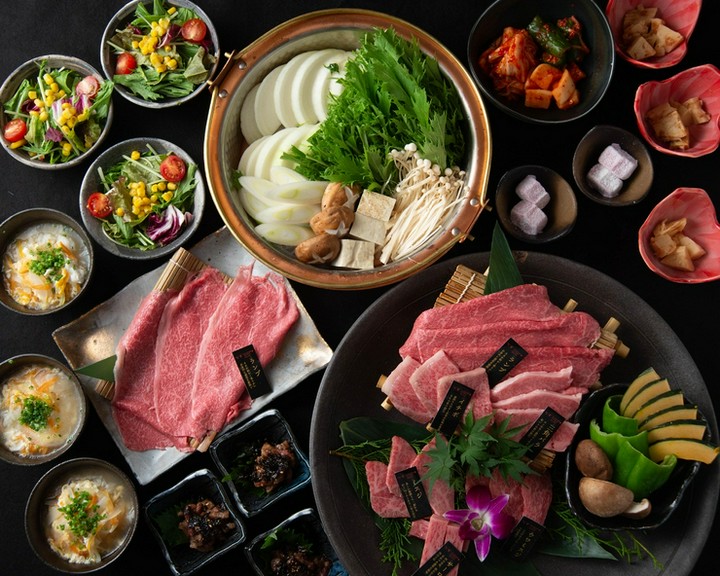 A5ランク近江牛焼肉とすき焼きを一度に楽しめる贅沢プランが人気