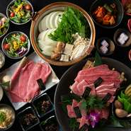 店のイチオシは近江牛の焼肉とすき焼きを一度に楽しめるプラン「奏柊（そうとう）」。舌の肥えたお客様からもお墨付きを頂戴しています。店内には大小個室を備え、1室限定の別邸は著名人がお忍びで利用することも。