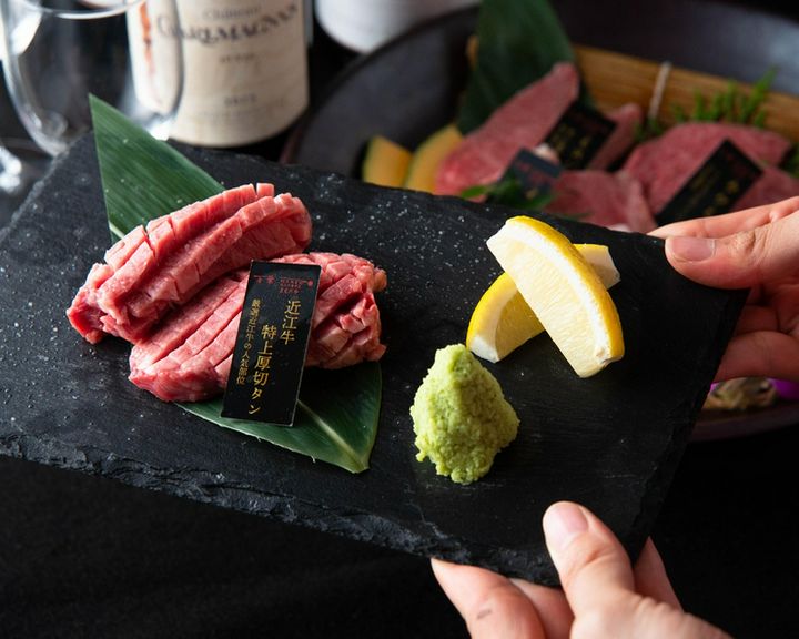 座敷でゆったり。煙を感じさせない空間は女性にも好評