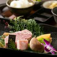 ・焼野菜
・サラダ
・スープ
・一品三種
・ライス
※肉大盛 6,300円