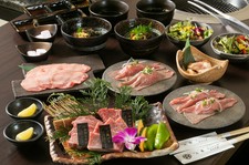 【ランチ限定コース】上タン塩や近江牛ホルモン、近江牛の希少部位三種盛り合わせなど