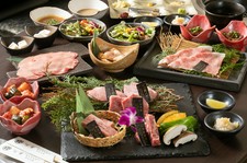 クーポン利用で10,500円⇒9,000円
極上近江牛5種盛や焼きしゃぶ、近江牛ホルモンをお楽しみ頂けるコース