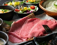 クーポン利用で13,500円⇒12,000円　近江牛特選すき焼き、近江牛炙り寿しなど一品も充実したコース