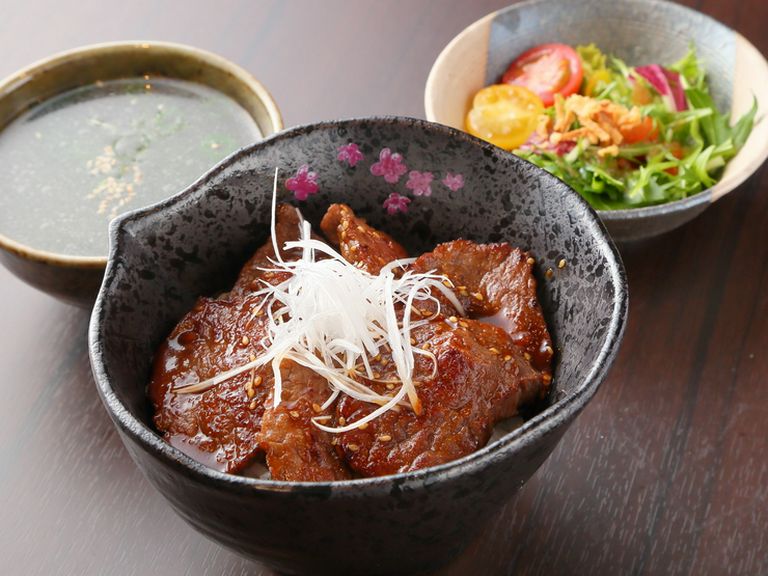 ボリューム満点でリーズナブルなランチメニューもあり