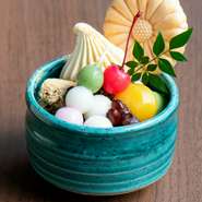 黒蜜と味わう特別なあんみつ。