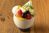 フルーツたっぷり入ってソフトクリームとの相性抜群