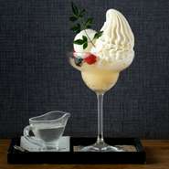 日本酒の香りと白桃、スダチのシャーベットに上品な甘さのクレミアソフトクリームを