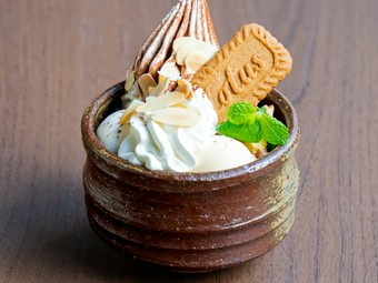 サイフォンコーヒーとクレミアソフトクリームを使用した香り高い『ティラミスコーヒーゼリーNON』