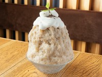 マシュマロと刻みチョコをトッピング。香り高いコーヒーの風味を楽しめる、まるでカフェオレのような大人のかき氷です。