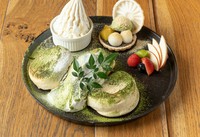 フレッシュなイチゴをふんだんに使ったパンケーキ