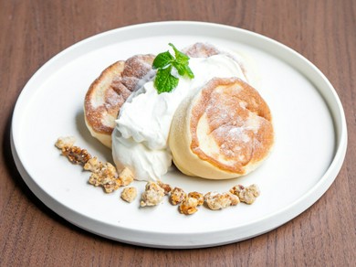 ふわっと膨らんだ生地はとろける美味しさ。ANNONオリジナル和テイストの『パンケーキ ANNON』