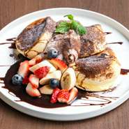 チョコ生クリームとフルーツが相性抜群