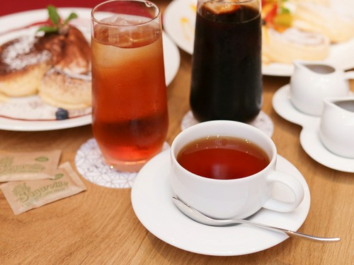 器にもこだわった紅茶でカフェタイム