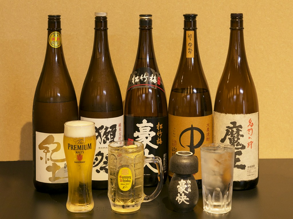 『日本酒ハイボール』や紀州の地酒など、約100種類のお酒を用意