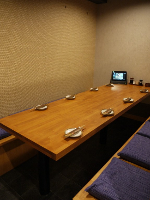 安心・安全　2階の半個室テーブル席（～10名様）