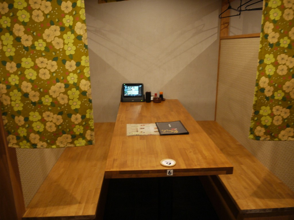 1階テーブル席（半個室）