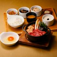 贅沢な本枯節の、芳醇な香りに包まれる『だし炊き込み御膳』
