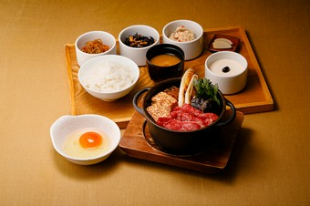 贅沢な本枯節の、芳醇な香りに包まれる『だし炊き込み御膳』