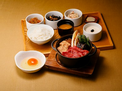 贅沢な本枯節の、芳醇な香りに包まれる『だし炊き込み御膳』