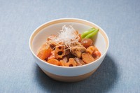 牛すじや根菜、玉こんにゃくを味わい深い味噌煮に仕上げました。