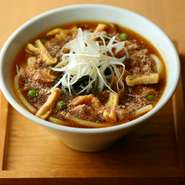 マイルドな辛さのなかにもしっかりと風味を感じられる『だしカレーうどん』