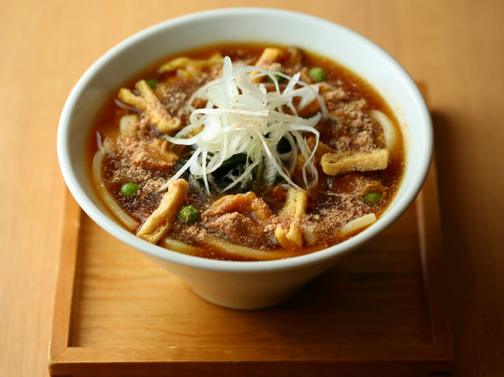 マイルドな辛さのなかにもしっかりと風味を感じられる『だしカレーうどん』