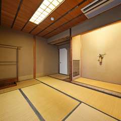 二階・三階には、静謐な空気に包まれるお部屋をご用意