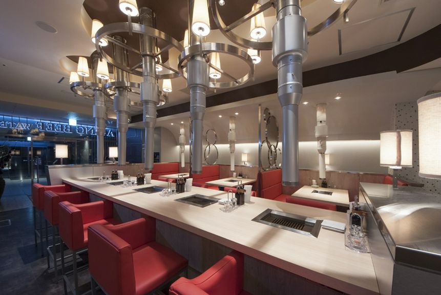 オシャレな空間で、煙やにおいを気にせず肉女子会が楽しめる