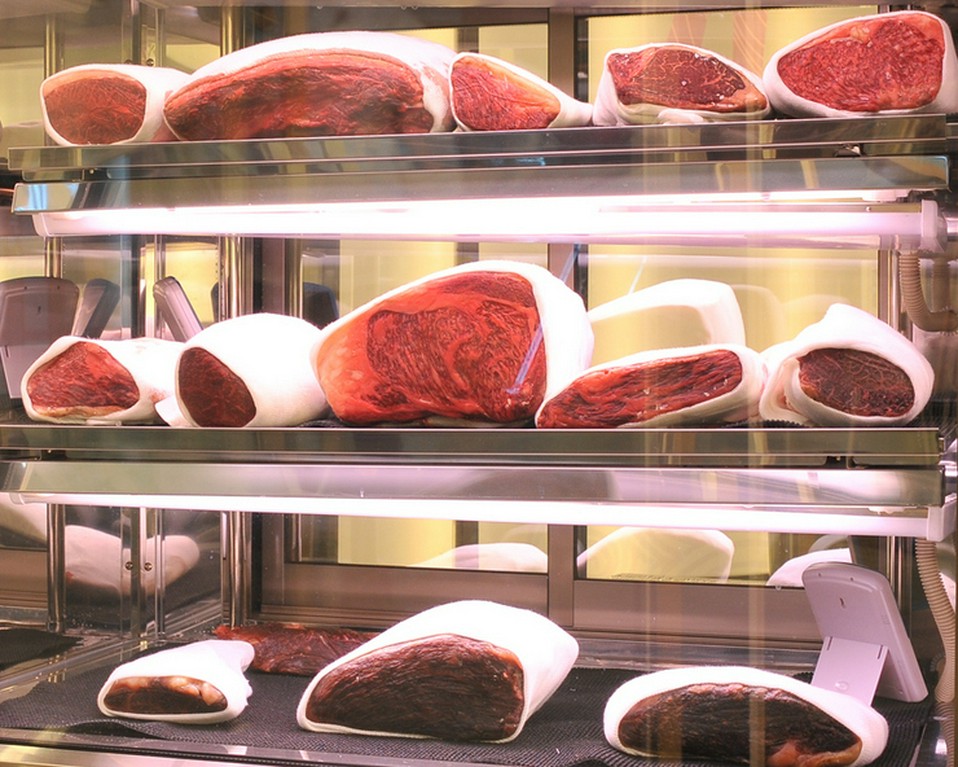 研究を重ねたドライエイジングによる“熟成和牛”