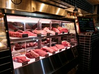 同じ一頭でも部位ごとに違う特徴を楽しんでいただけるよう、その日のお勧めの組み合わせをご用意致します。