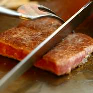 創業1972年の老舗ならではの強みを生かし、2号店【パンドラ匠】では、和牛の最高峰であるA5神戸雌牛ヒレも安定仕入れ。美しい肉質、自然な甘みと味の奥行きなど、まさに極上肉の味わいを堪能できます。