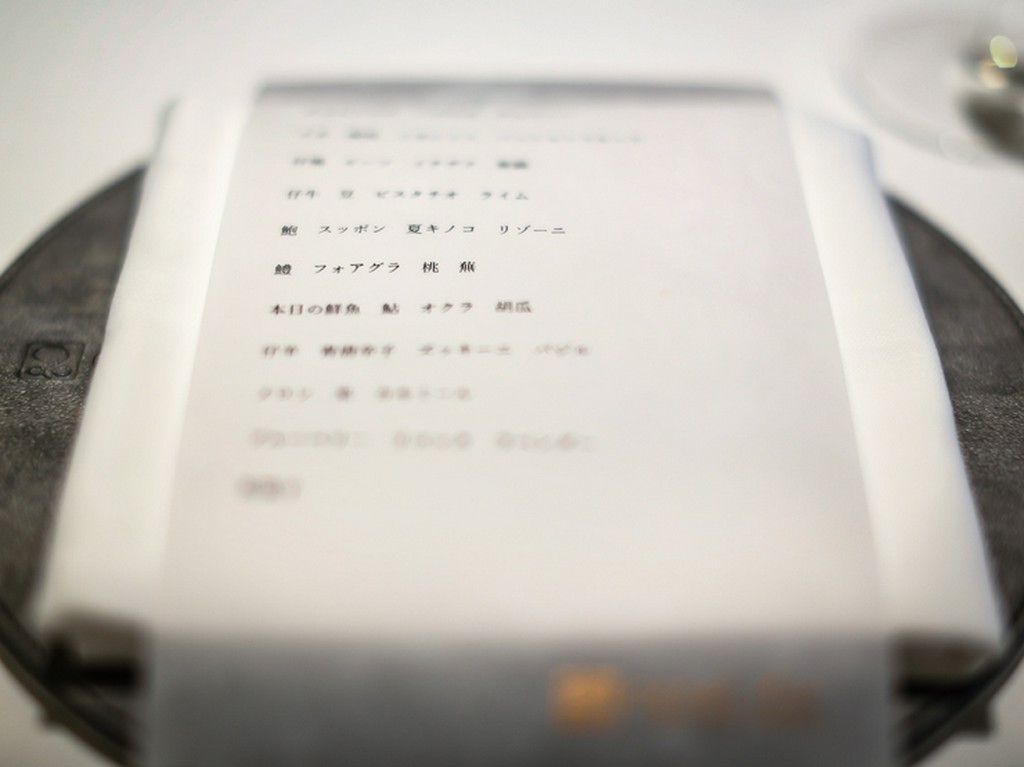 メニュー表から生まれる会話をとおして、料理を楽しむ