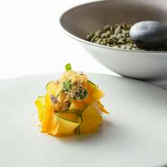 イカと南瓜の様々な食感と味が楽しめる前菜