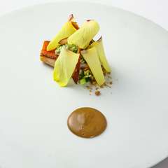 鮎のソースをあしらった『本日の鮮魚 鮎 オクラ 胡瓜』